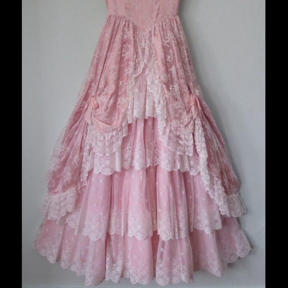 Extremely Rare! Vintage Blush pink ball gown - Picture 7 of 14